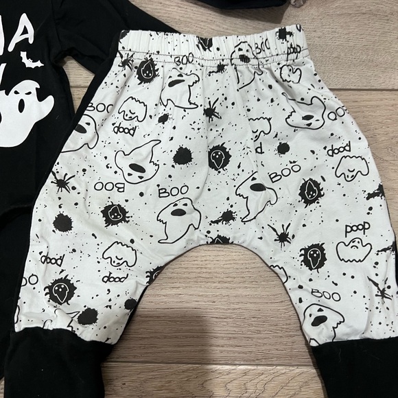 Adorable Halloween outfit for baby and monthly blocks - Picture 7 of 7